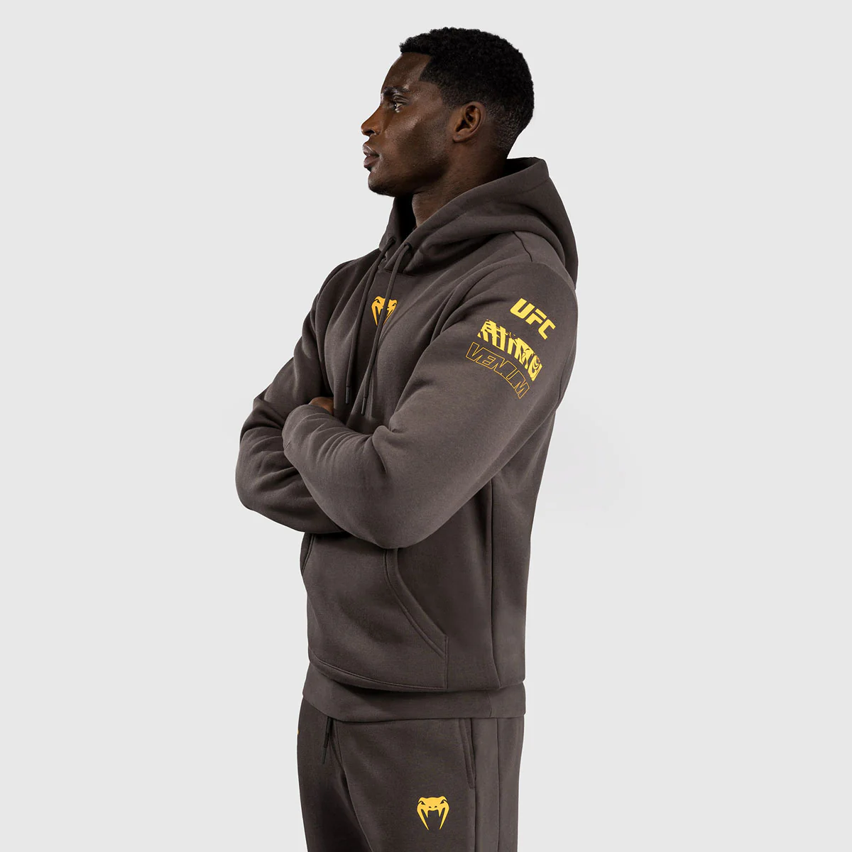Bluza UFC Fusion by Venum Fight Week z kapturem Brązowa  - Image 2