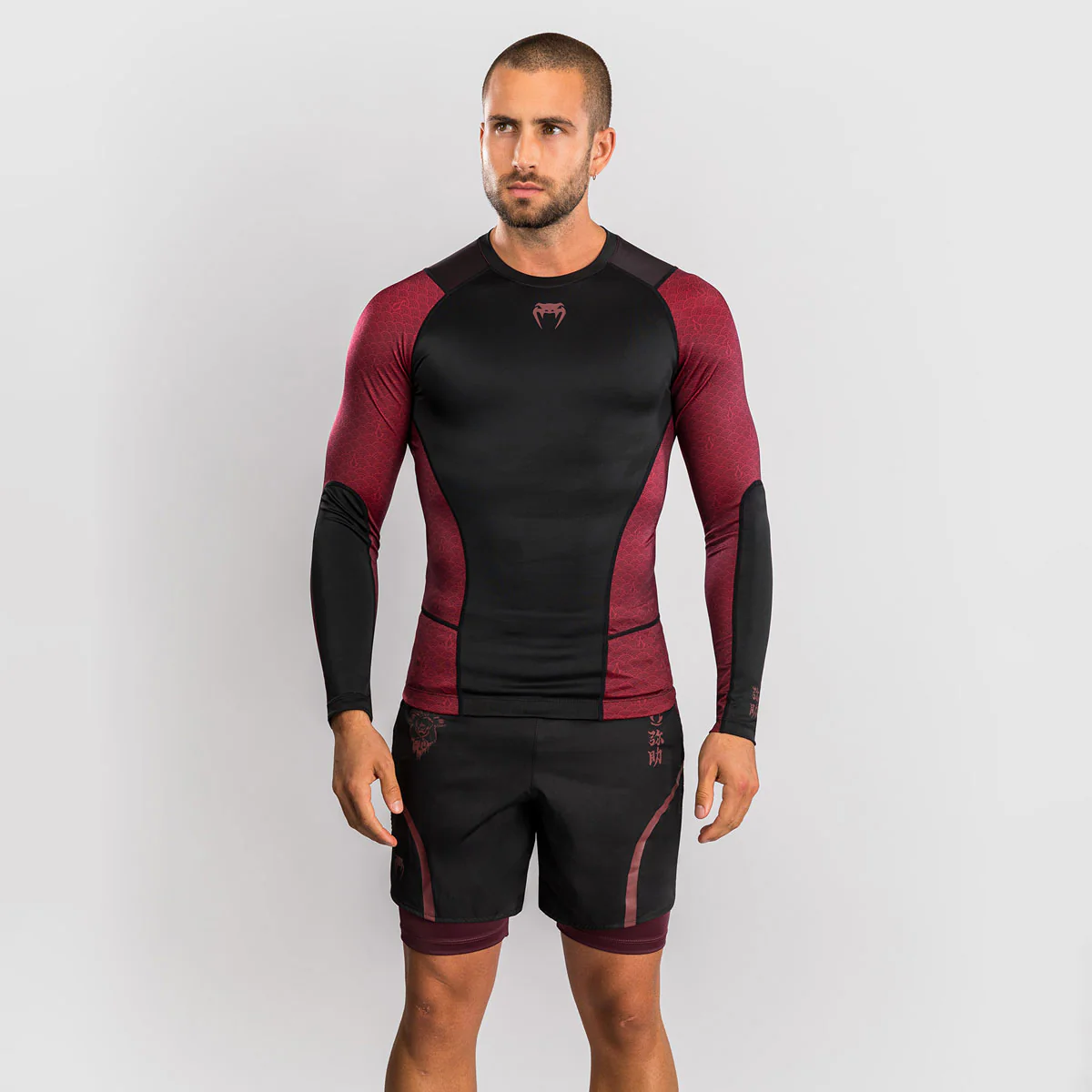 Rashguard Venum Assassin's Creed Shadows długi rękaw Czerwono-czarny  - Image 2
