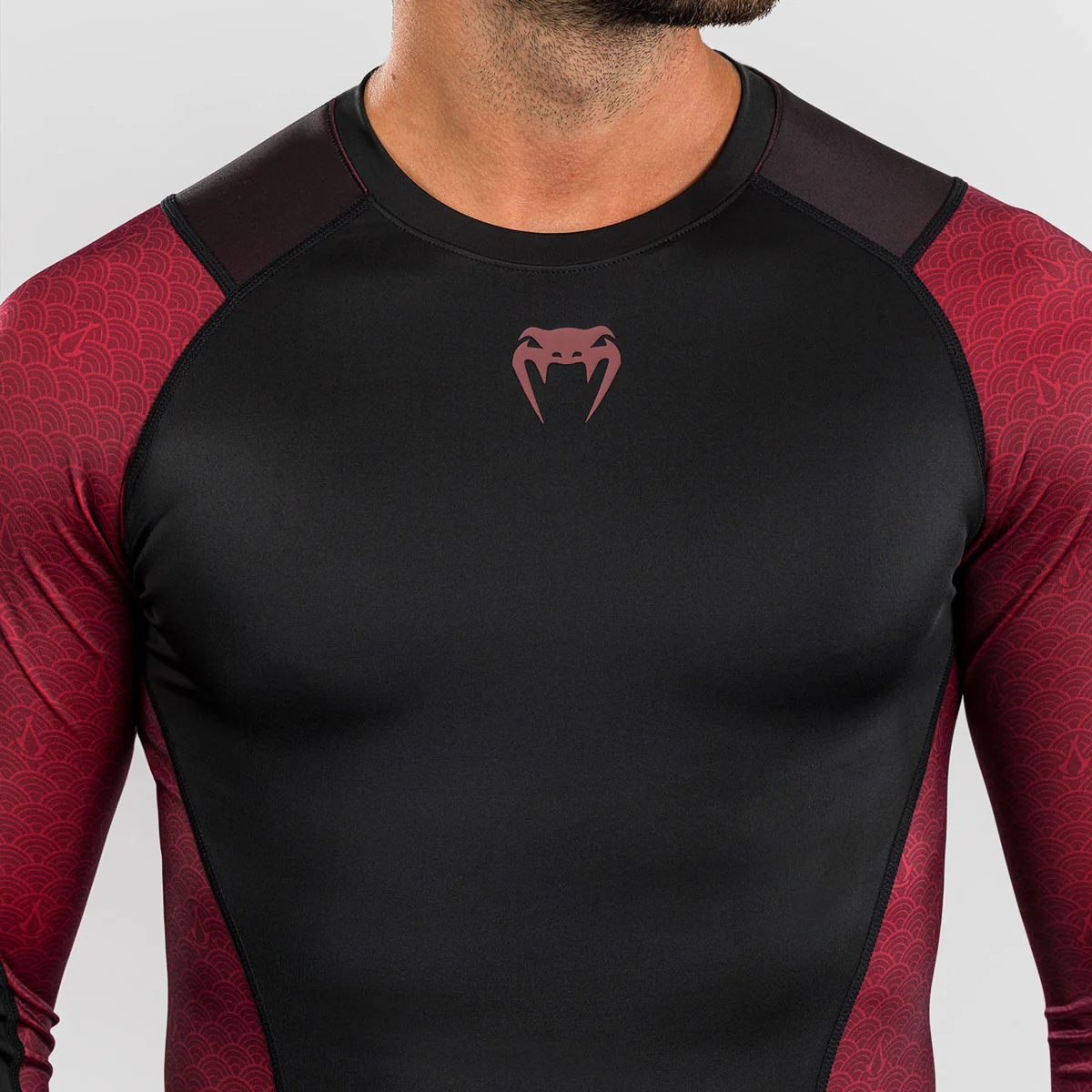 Rashguard Venum Assassin's Creed Shadows długi rękaw Czerwono-czarny  - Image 4