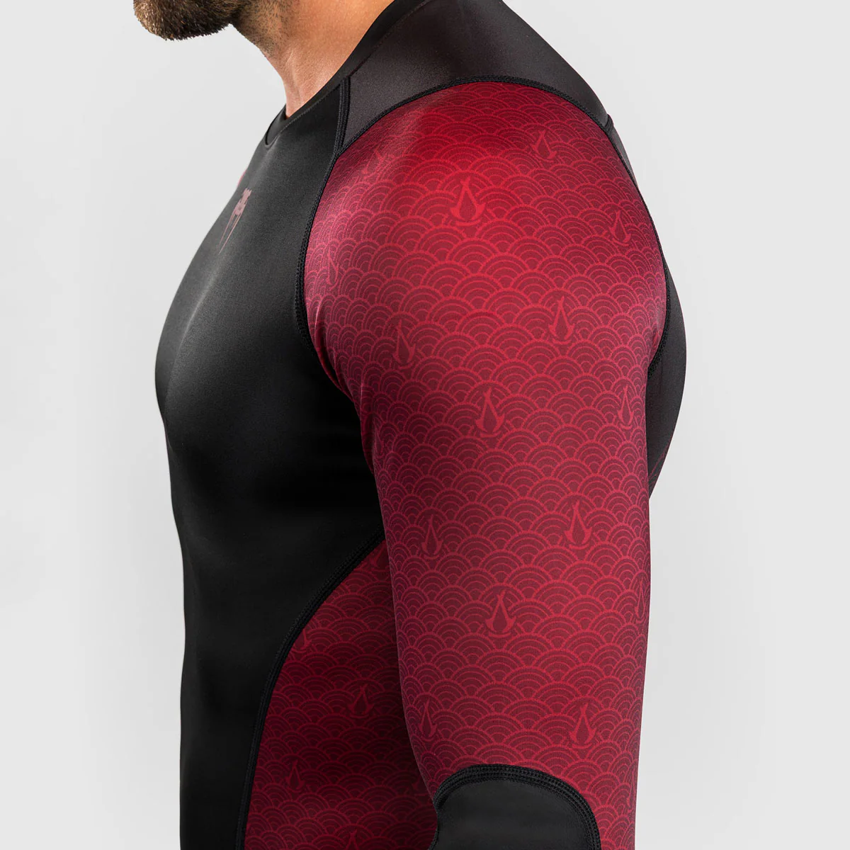 Rashguard Venum Assassin's Creed Shadows długi rękaw Czerwono-czarny  - Image 5