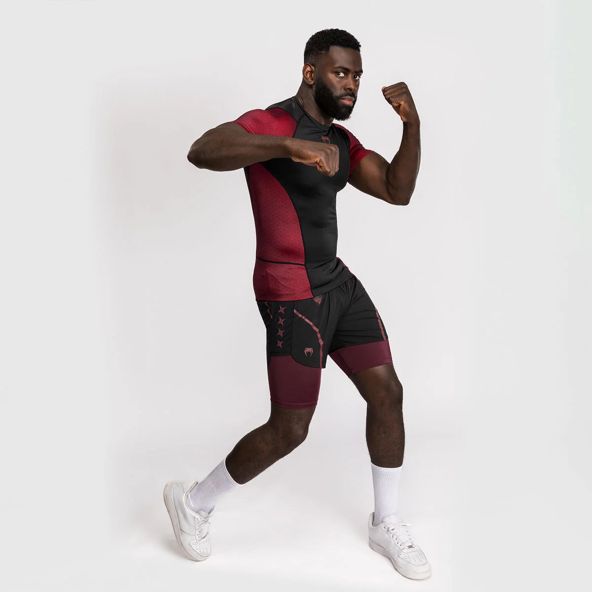 Rashguard Venum Assassin's Creed Shadows krótki rękaw Czerwono-czarny  - Image 7