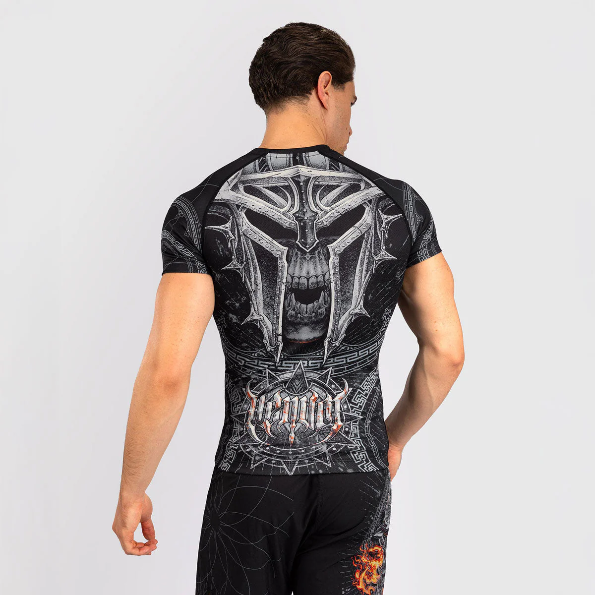 Rashguard Venum Gladiator 5.0 krótki rękaw Czarny-Srebrny  - Image 3
