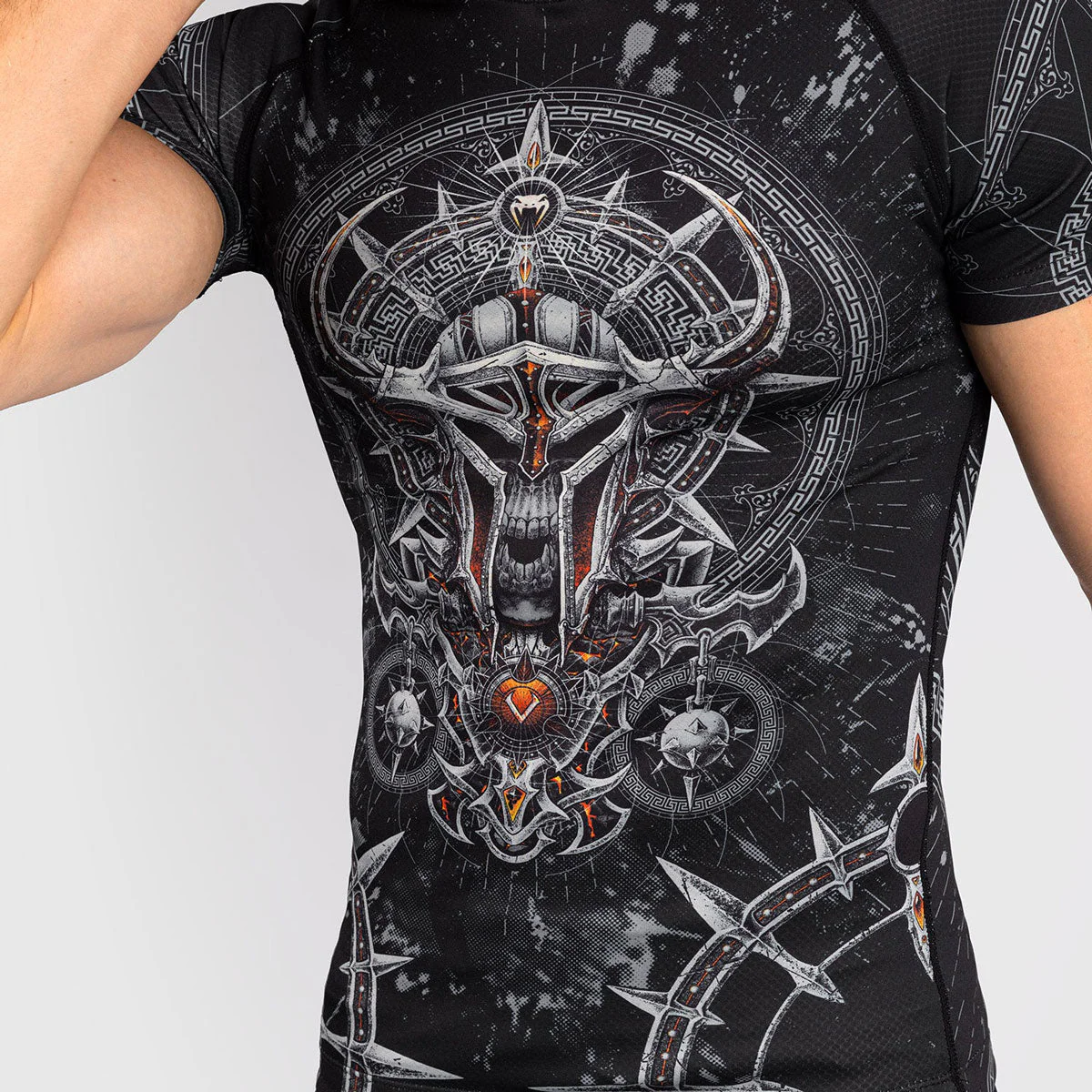 Rashguard Venum Gladiator 5.0 krótki rękaw Czarny-Srebrny  - Image 4