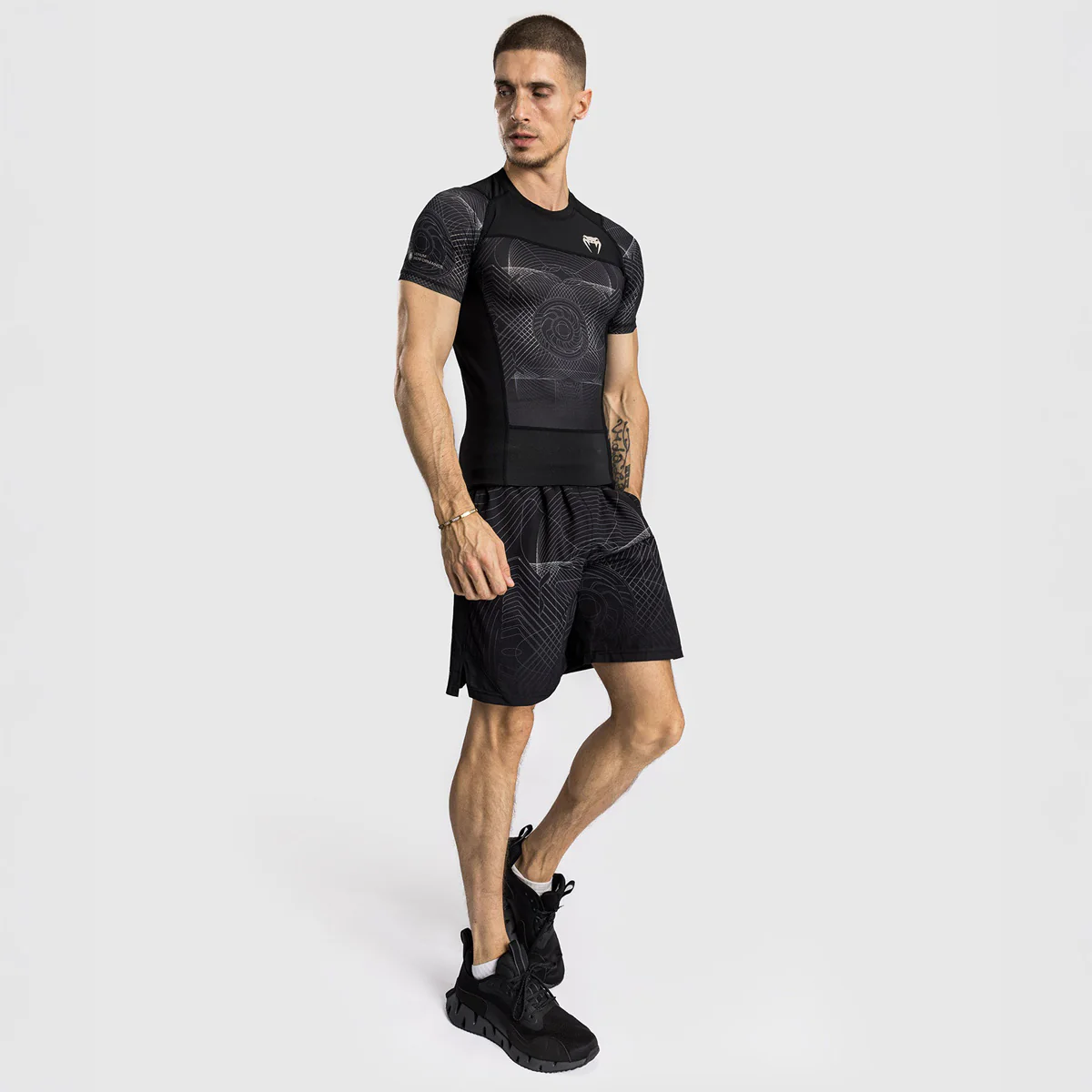 Rashguard Venum G-Fit Air krótki rękaw Czarny-piaskowy  - Image 3