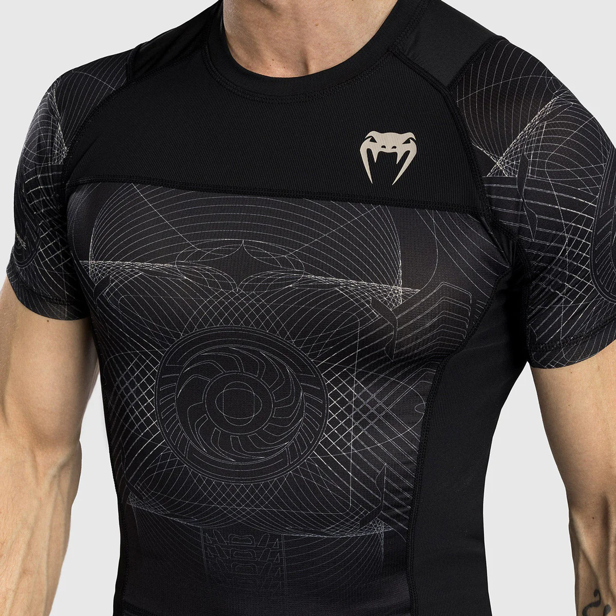 Rashguard Venum G-Fit Air krótki rękaw Czarny-piaskowy  - Image 5