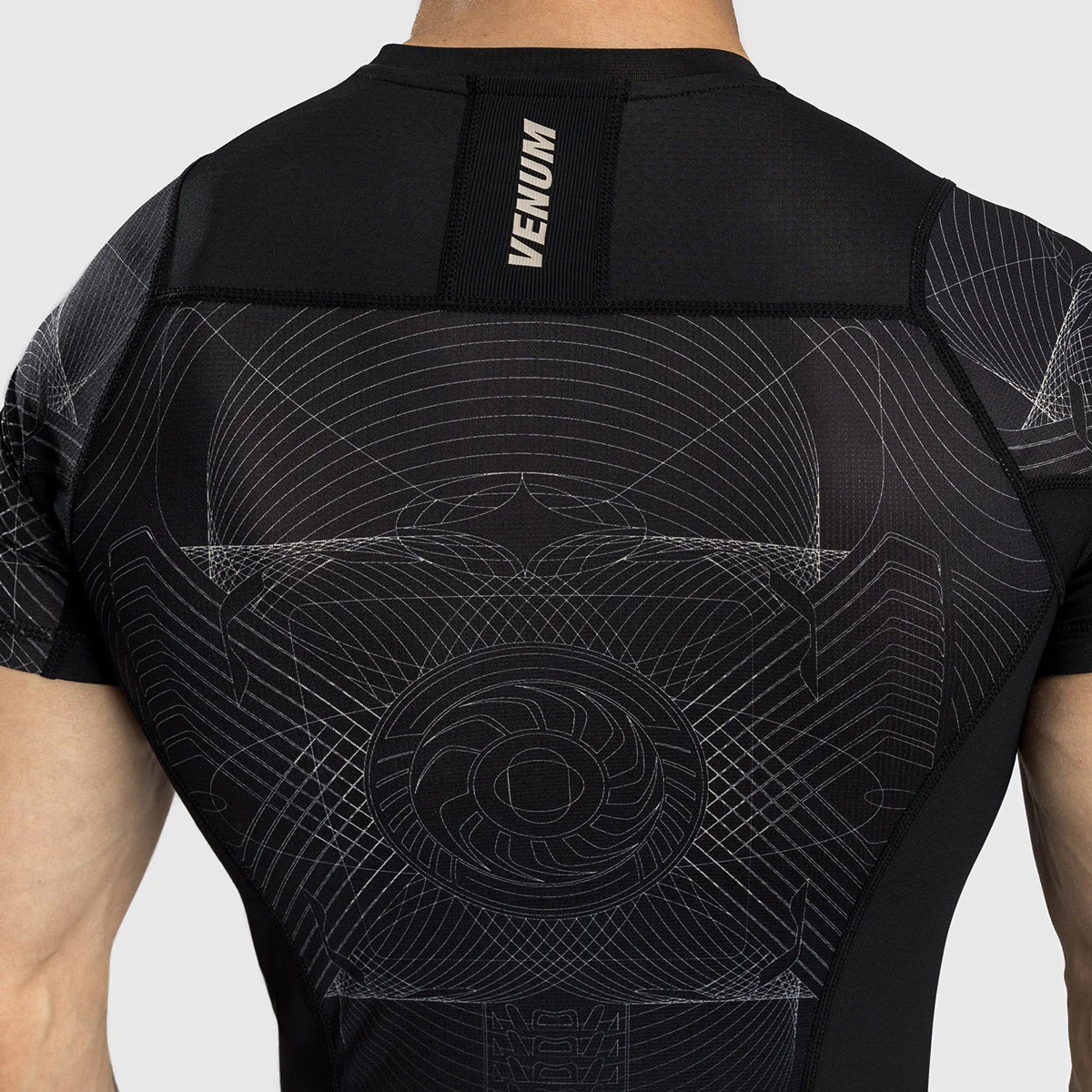 Rashguard Venum G-Fit Air krótki rękaw Czarny-piaskowy  - Image 6