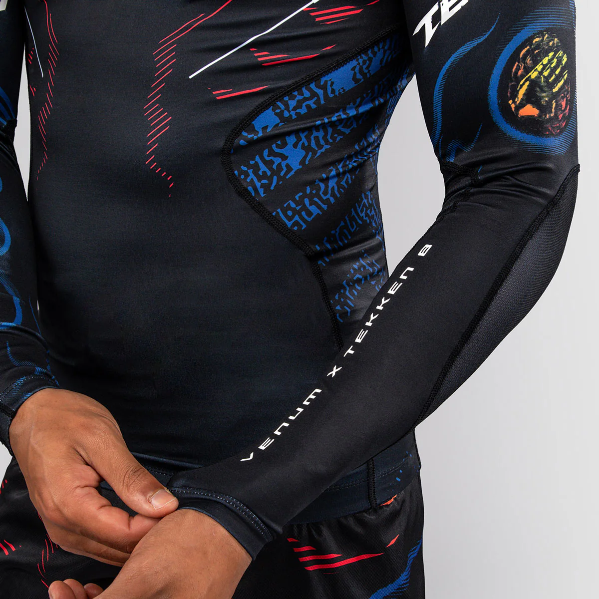 Rashguard Venum Tekken 8 Yoshimitsu długi rękaw czarno-pomarańczowy  - Image 6