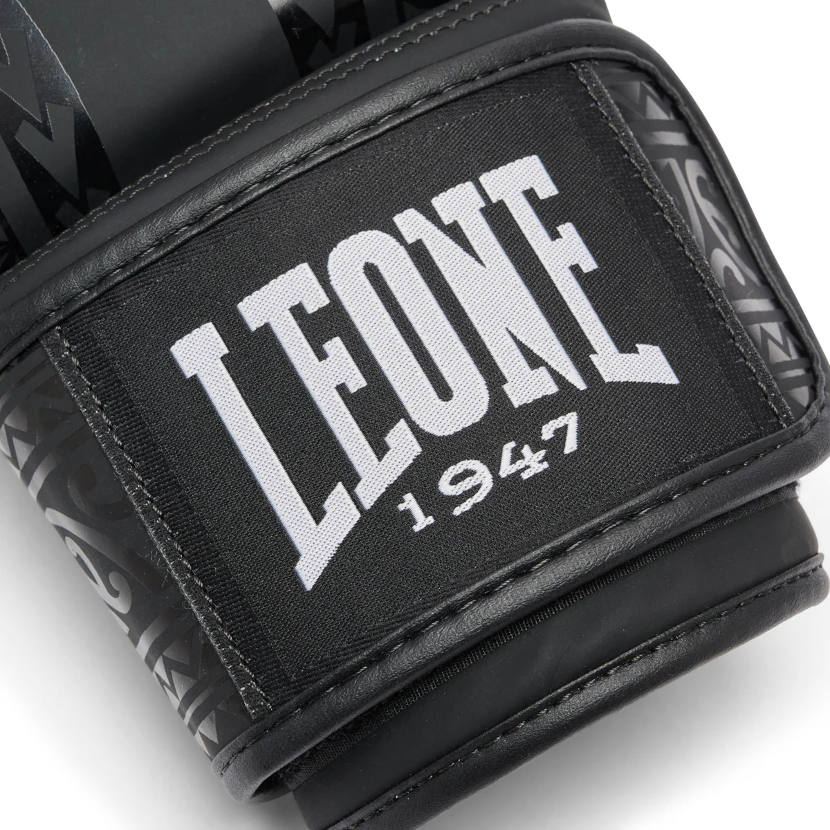 Rękawice bokserskie Leone Haka GN329 Czarny  - Image 8