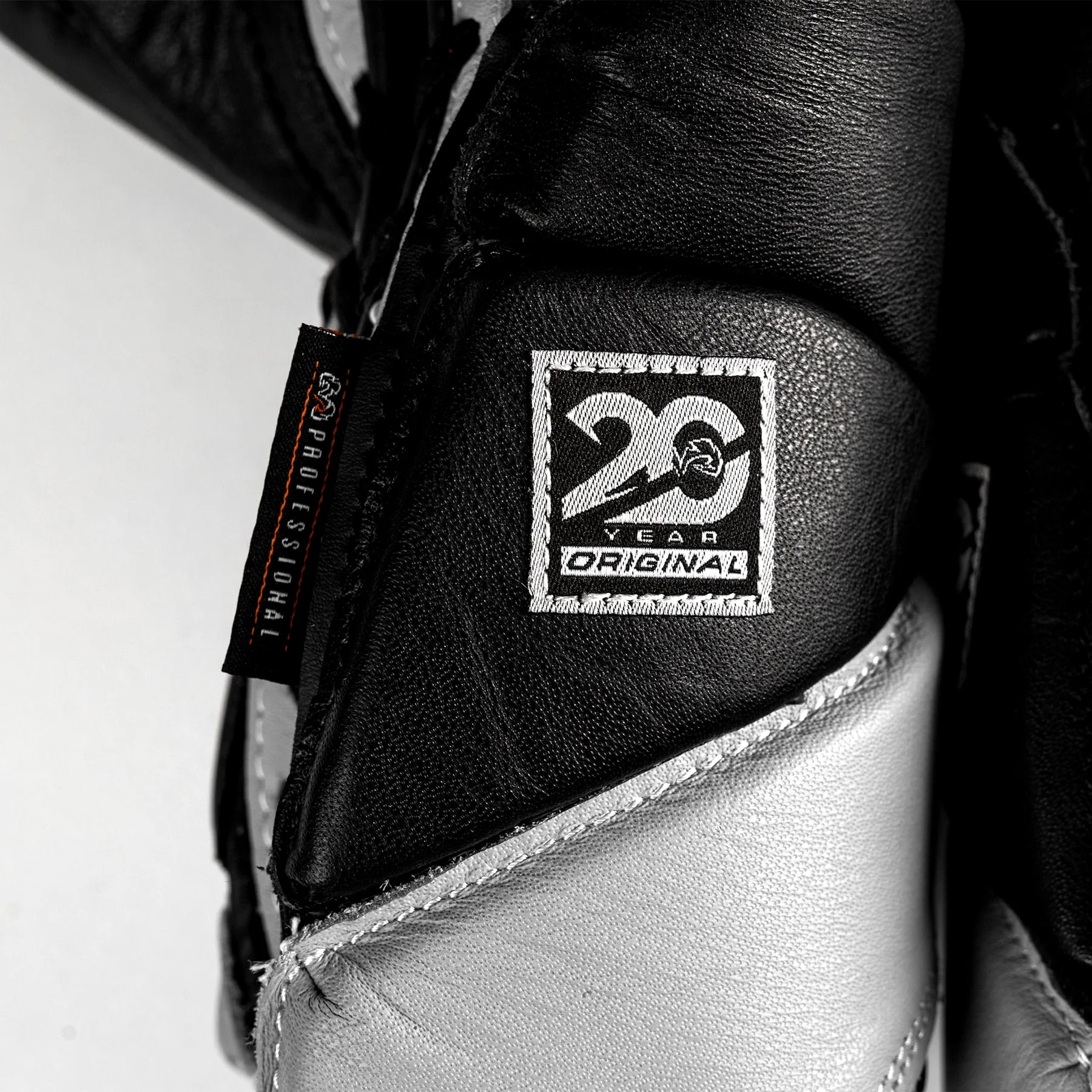 Rękawice bokserskie Rival RS1 Pro Sparring 20th Anniversary Czarny  - Image 9