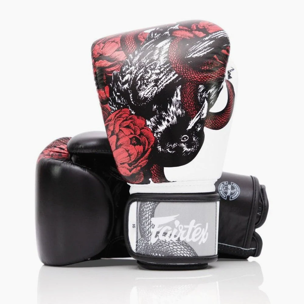 Rękawice do Muay Thai Fairtex BGV24 The Beauty of Survival z drewnianym pudełkiem  - Image 2
