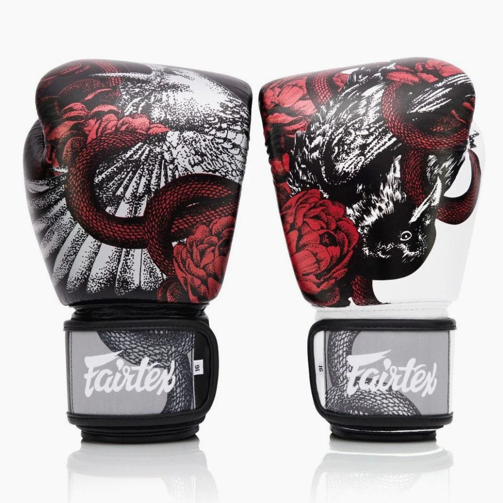 Rękawice do Muay Thai Fairtex BGV24 The Beauty of Survival z drewnianym pudełkiem  - Image 3