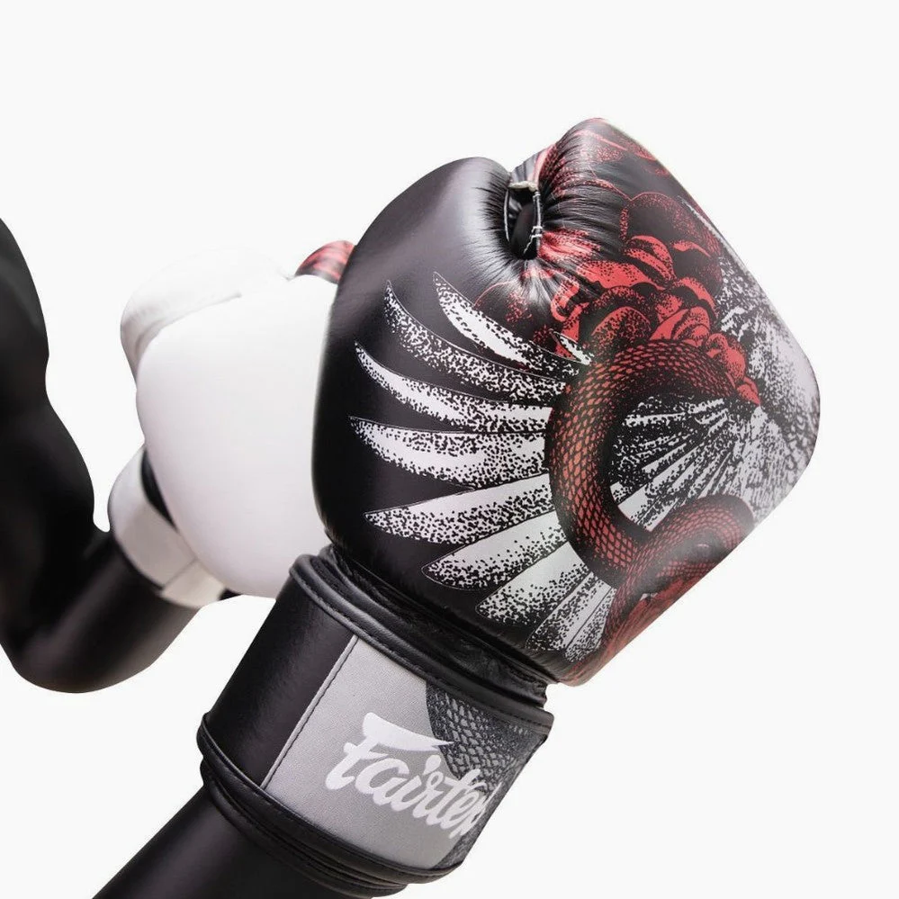 Rękawice do Muay Thai Fairtex BGV24 The Beauty of Survival z drewnianym pudełkiem  - Image 6