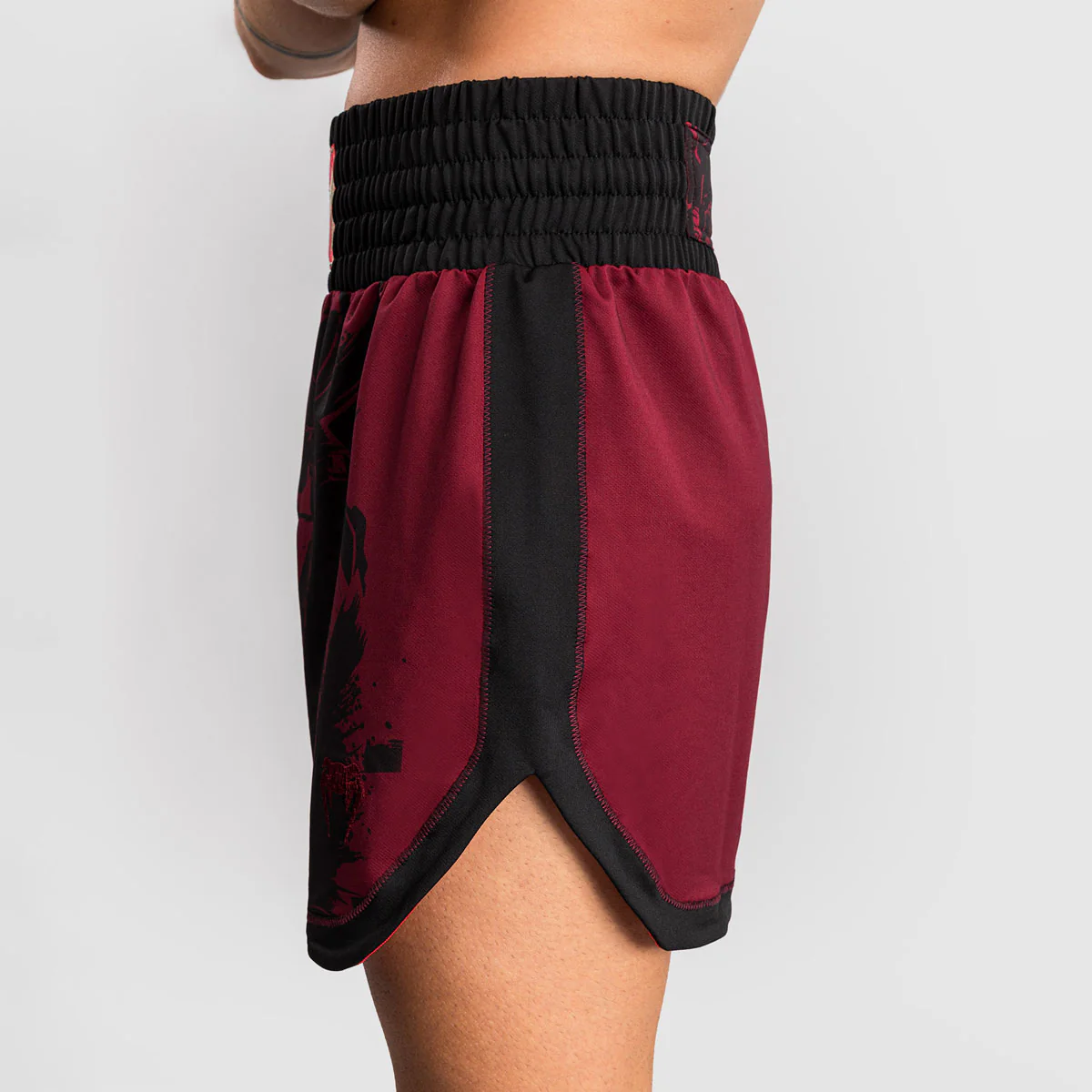 Spodenki kick-thai Venum Assassin's Creed Shadows Czerwono-czarne  - Image 5