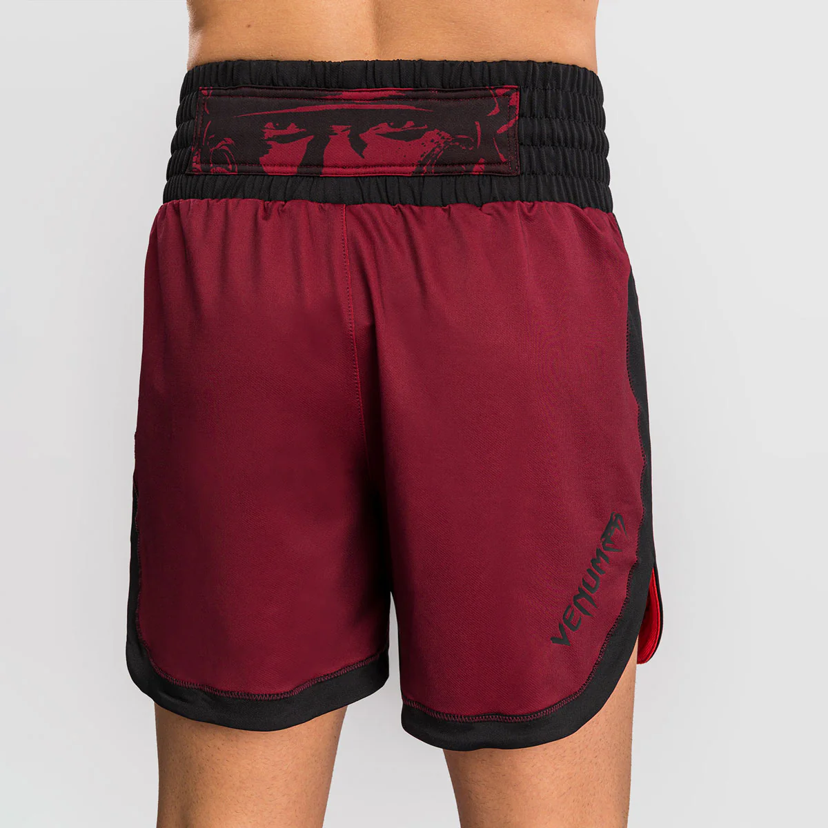 Spodenki kick-thai Venum Assassin's Creed Shadows Czerwono-czarne  - Image 6