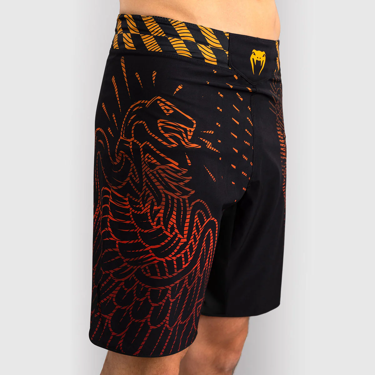 Spodenki MMA Venum Quetzal Fury Czarny-czerwony  - Image 3