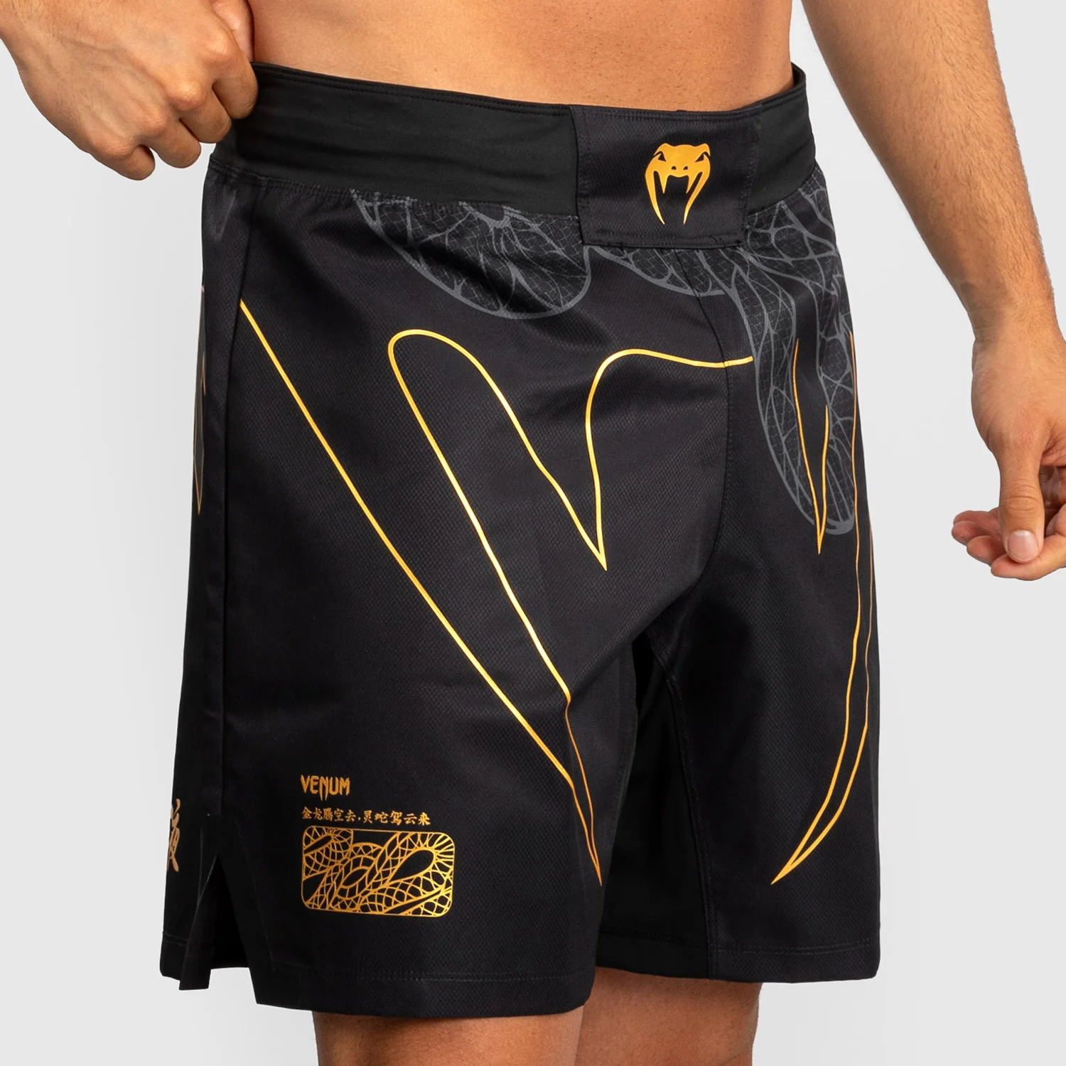 Spodenki MMA Venum Serpenti Czarny  - Image 3