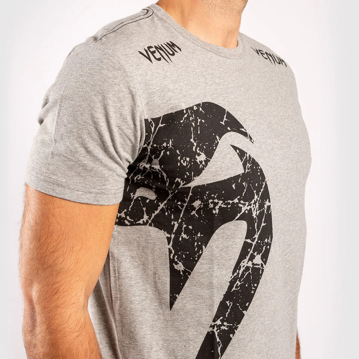 T-Shirt w Bawełna Venum Giant Szaro-Czarny  - Image 8