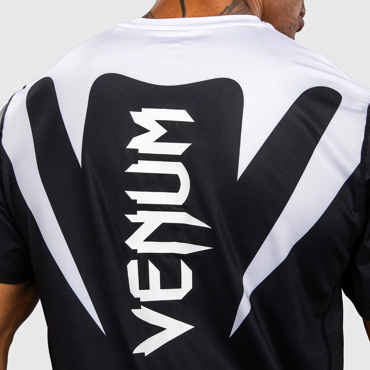 T-shirt Venum Attack 90 Dry Tech Czarno-biały  - Image 6