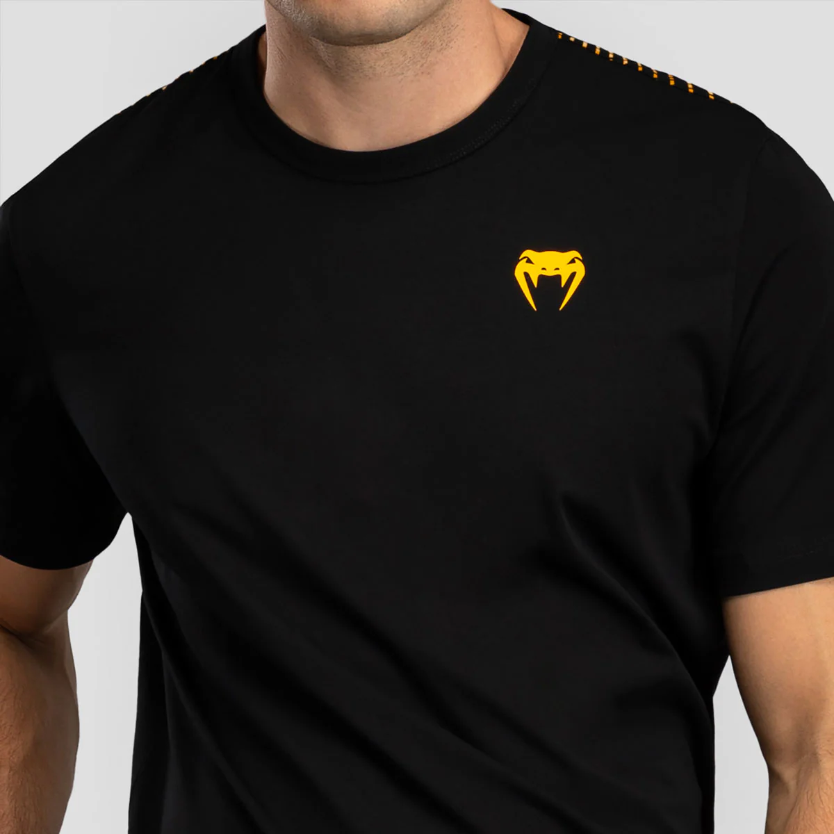 T-shirt Venum Quetzal Fury Czarny-czerwony  - Image 3