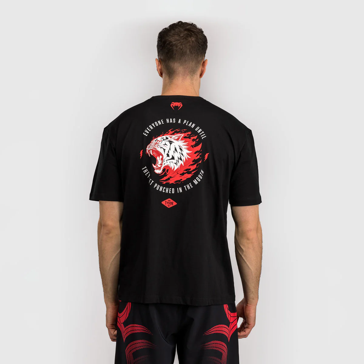 T-shirt Venum x Mike Tyson Tiger Czarny  - Image 2