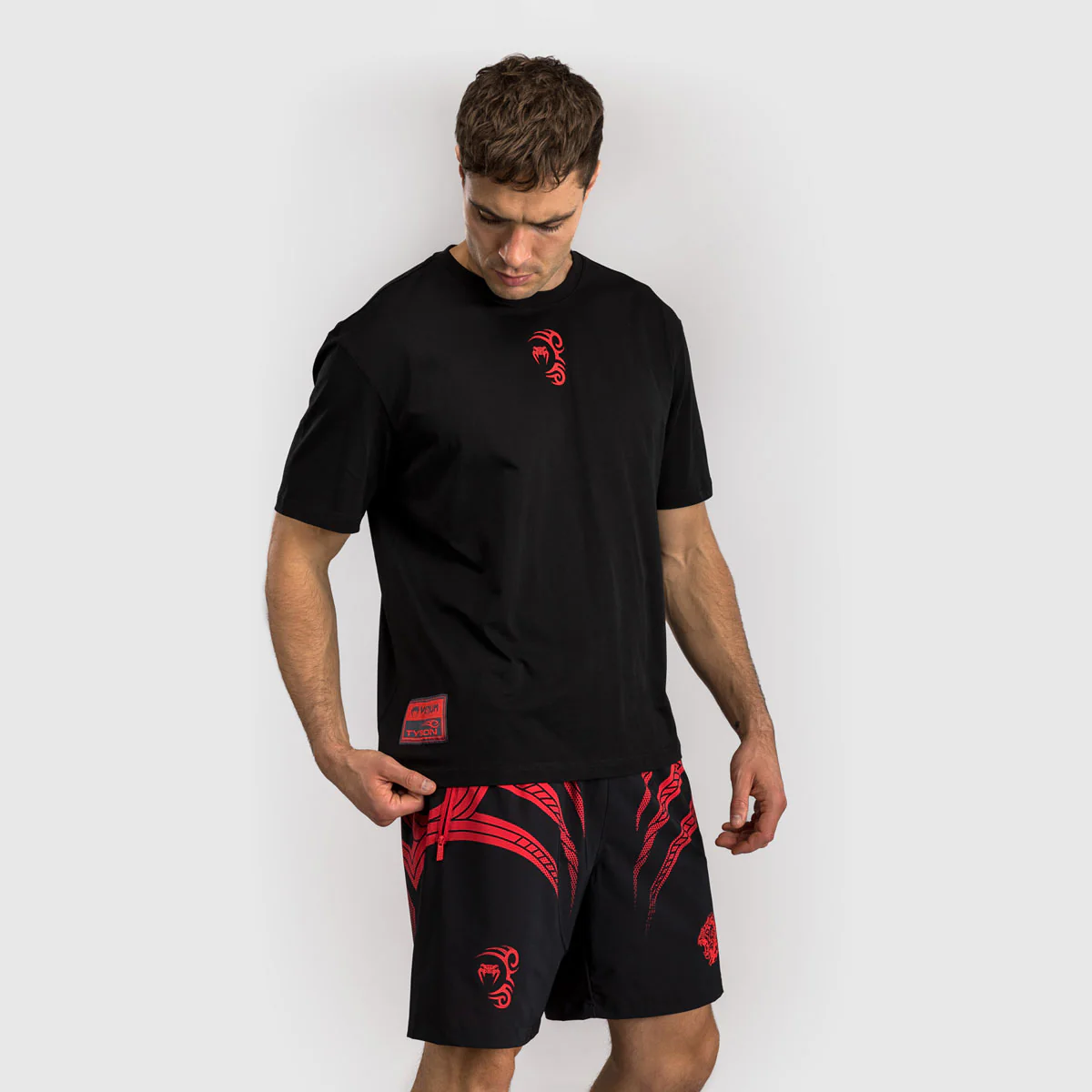 T-shirt Venum x Mike Tyson Tiger Czarny  - Image 4