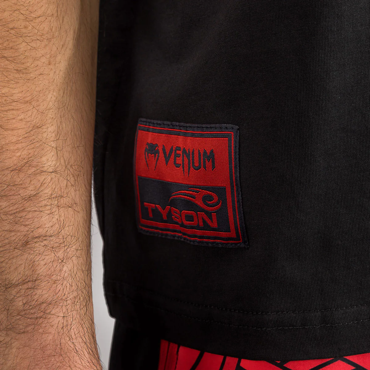 T-shirt Venum x Mike Tyson Tiger Czarny  - Image 8