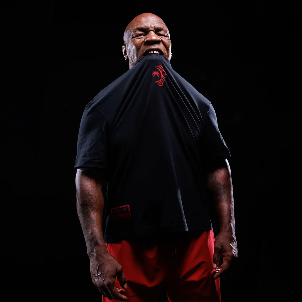T-shirt Venum x Mike Tyson Tiger Czarny  - Image 9