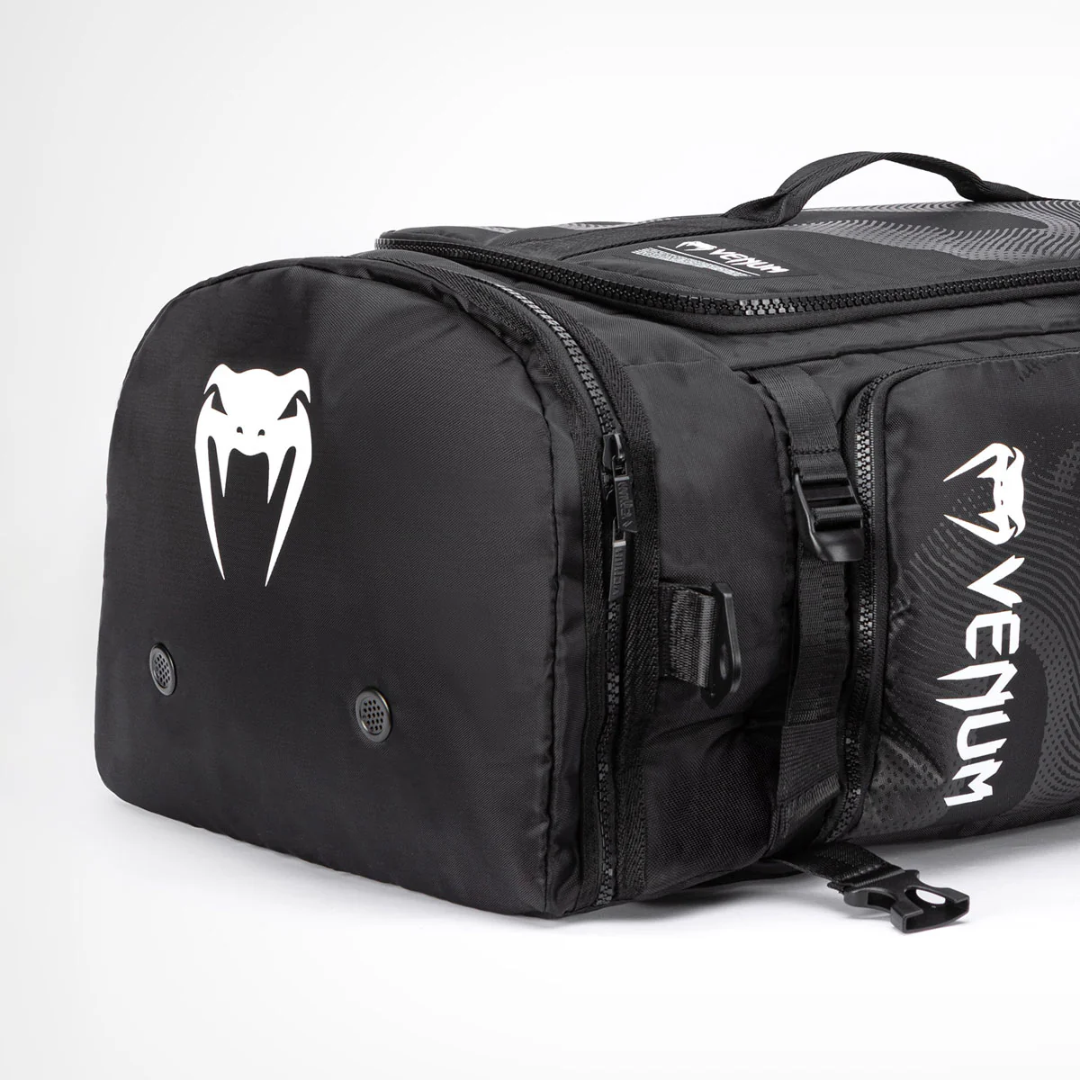 Torba podróżna Venum Shockwave Convertible 60 Lt Czarna  - Image 6